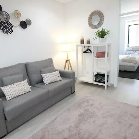 Apartamento Moderno Nas Olaias A 5 Minutos Da Faculdade Isel E Ist-3